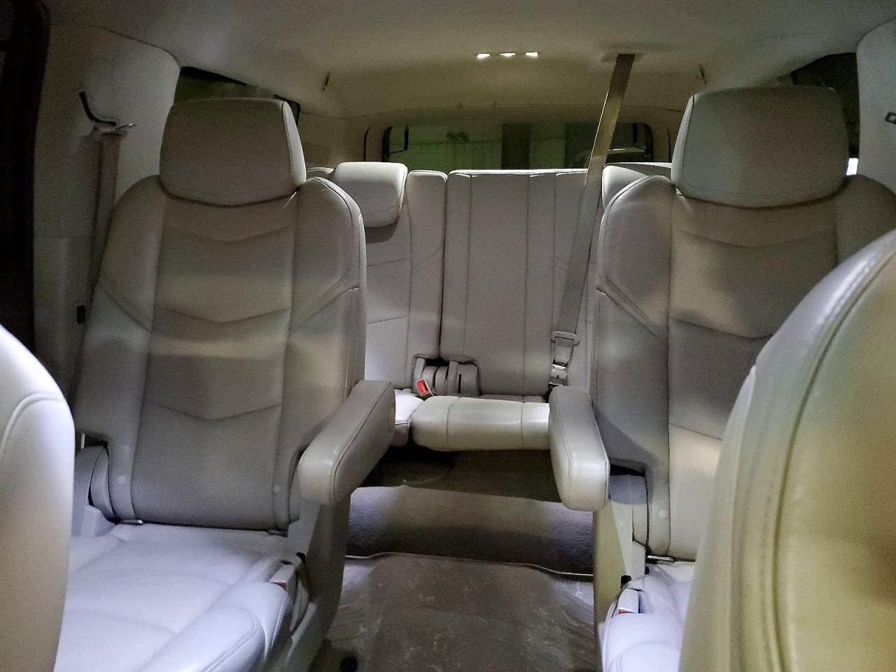 2017 CADILLAC Escalade ESV