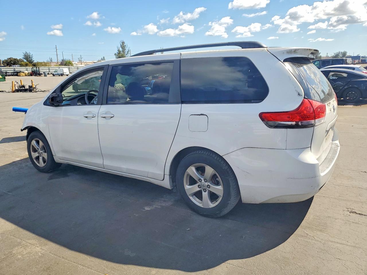 2014 TOYOTA SIENNA