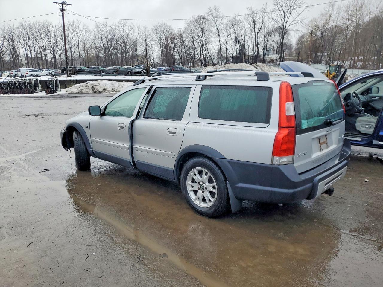 2005 VOLVO XC70