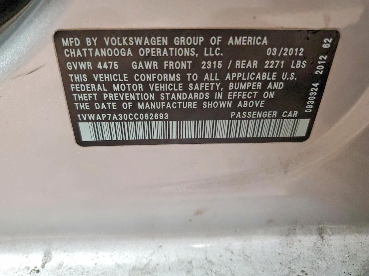 2012 VOLKSWAGEN Passat