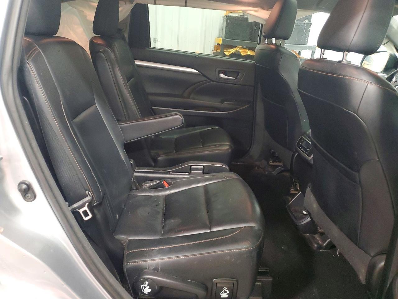 2016 TOYOTA HIGHLANDER