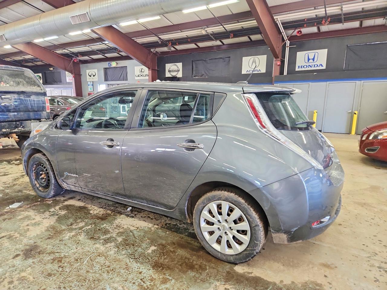 2017 NISSAN LEAF