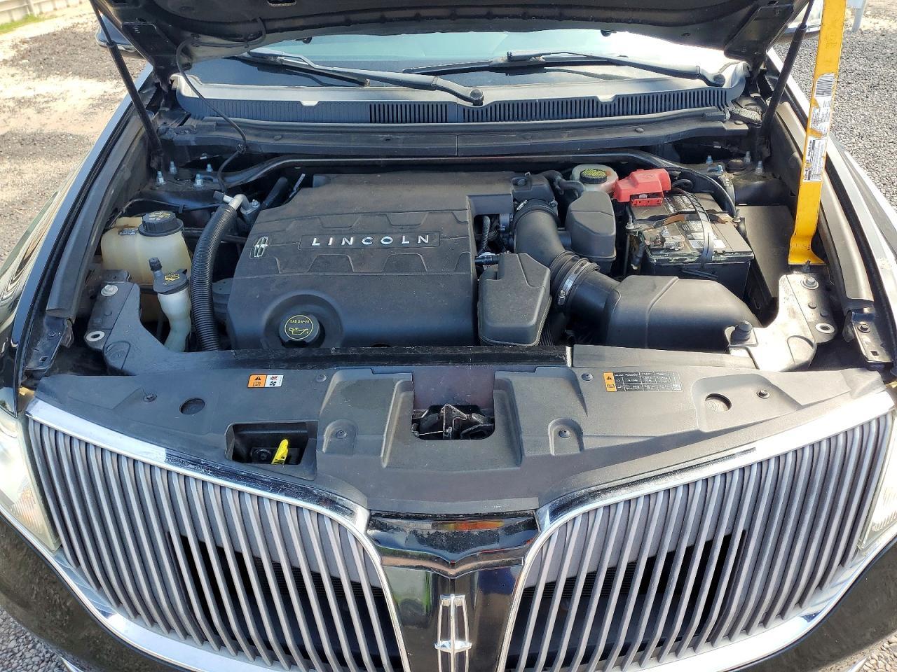 2016 LINCOLN MKT