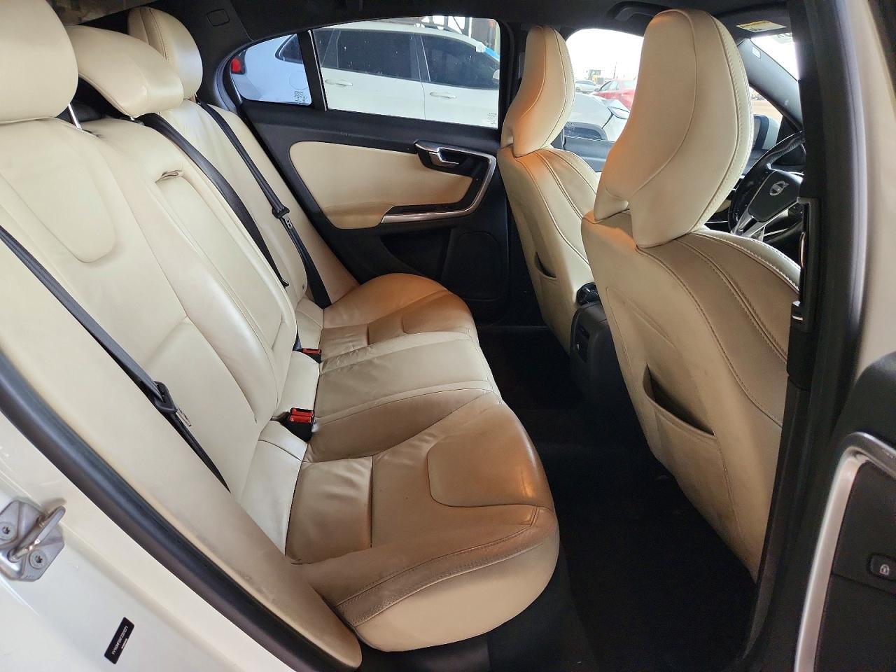 2015 VOLVO S60