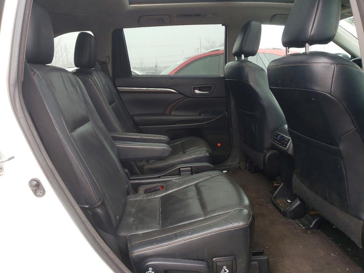 2016 TOYOTA HIGHLANDER