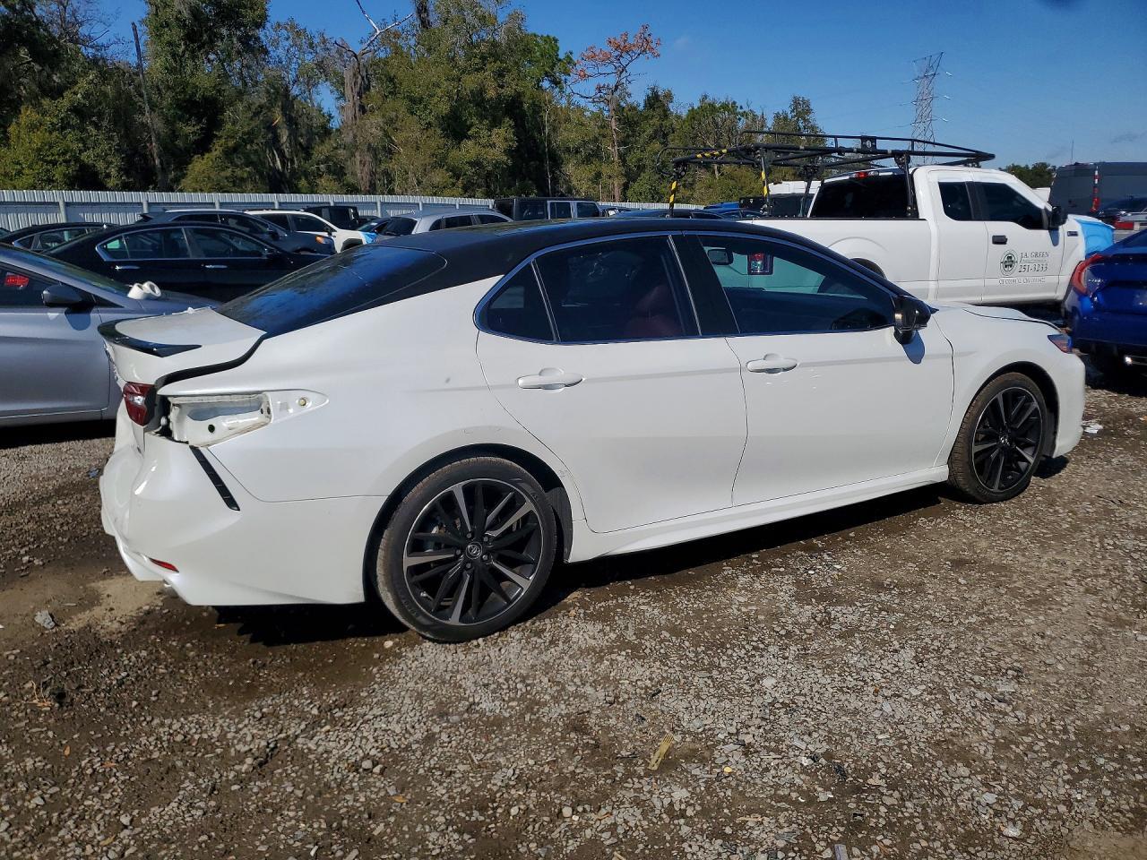 2018 TOYOTA CAMRY