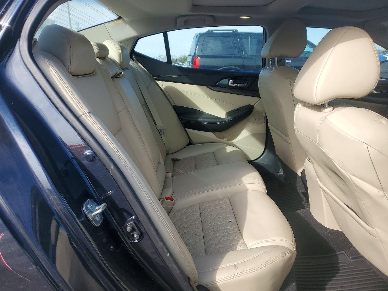 2017 NISSAN Maxima