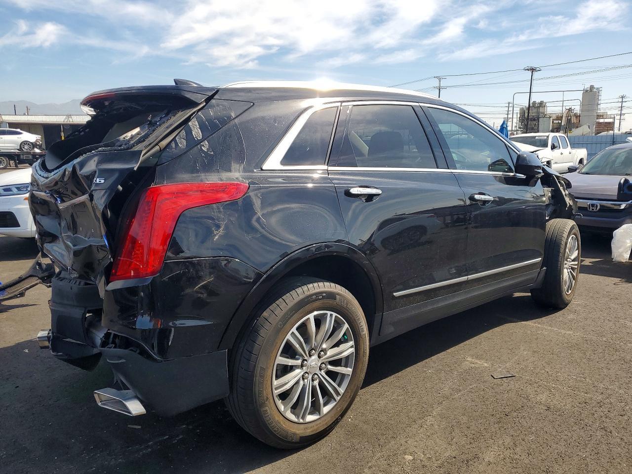 2017 CADILLAC XT5
