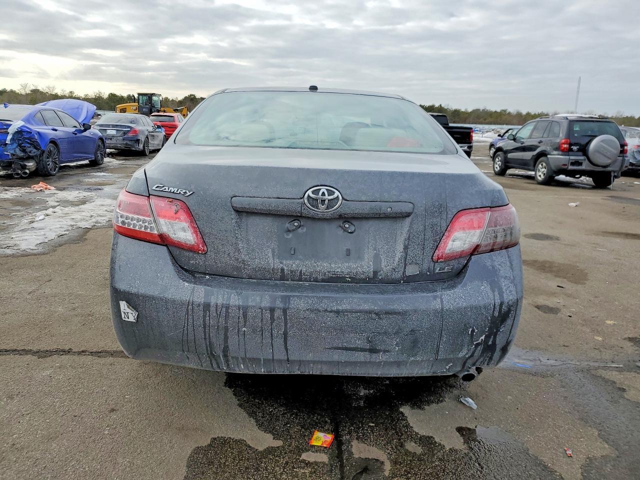 2011 TOYOTA CAMRY