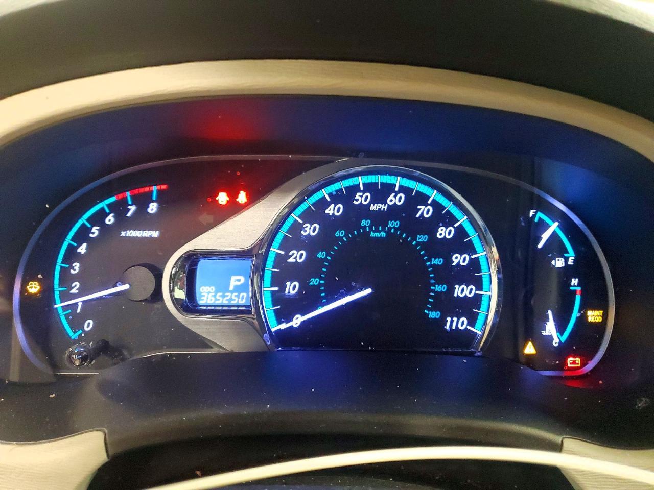 2011 TOYOTA SIENNA