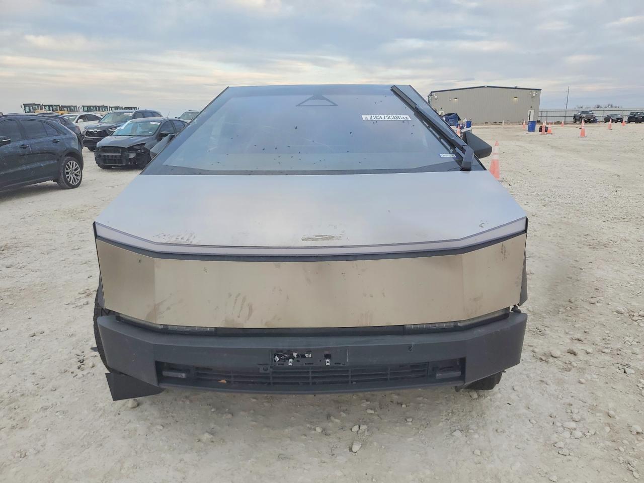 2025 TESLA Cybertruck