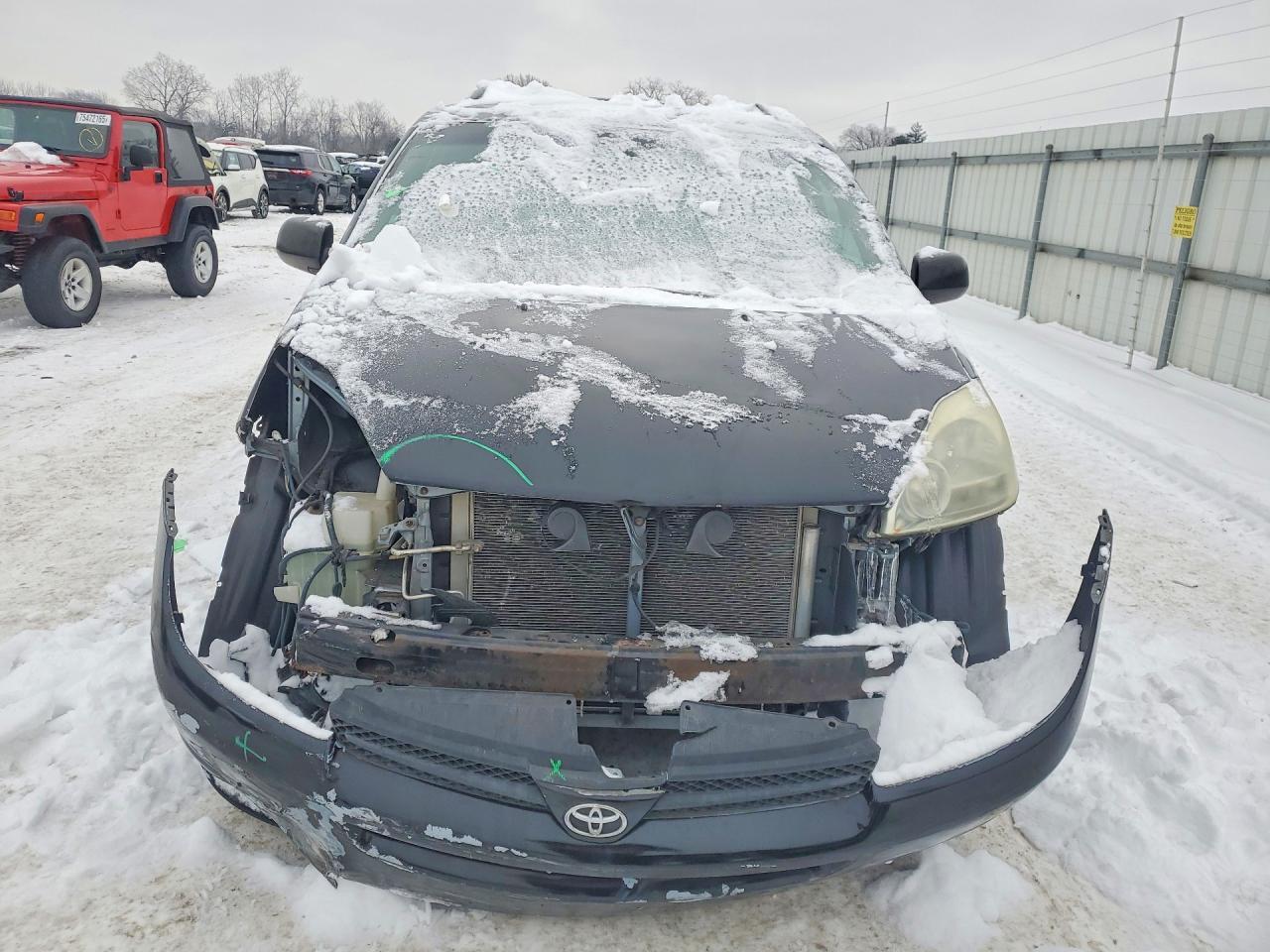 2004 TOYOTA SIENNA
