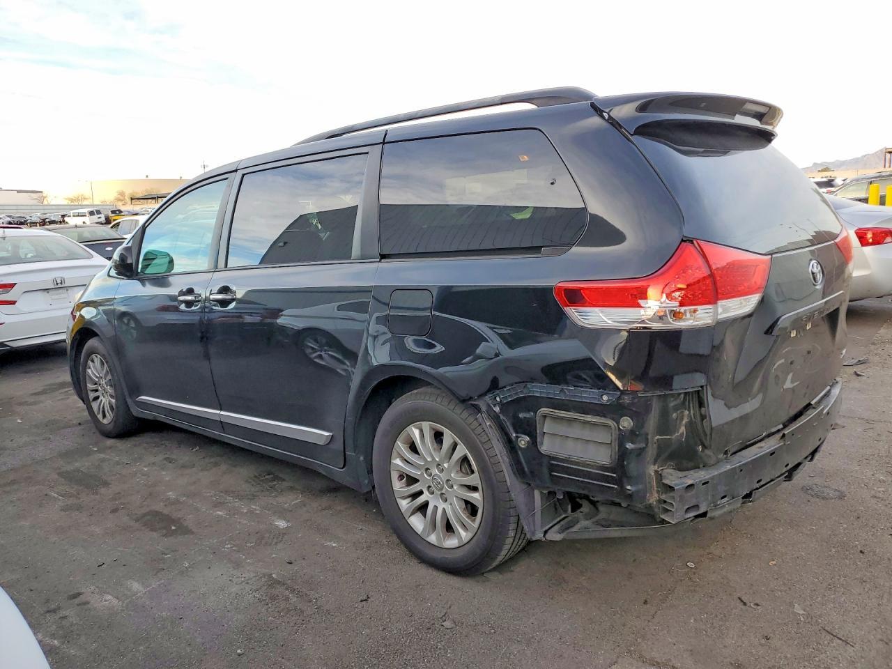 2013 TOYOTA SIENNA