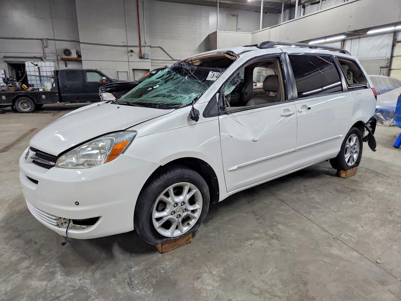 2004 TOYOTA SIENNA