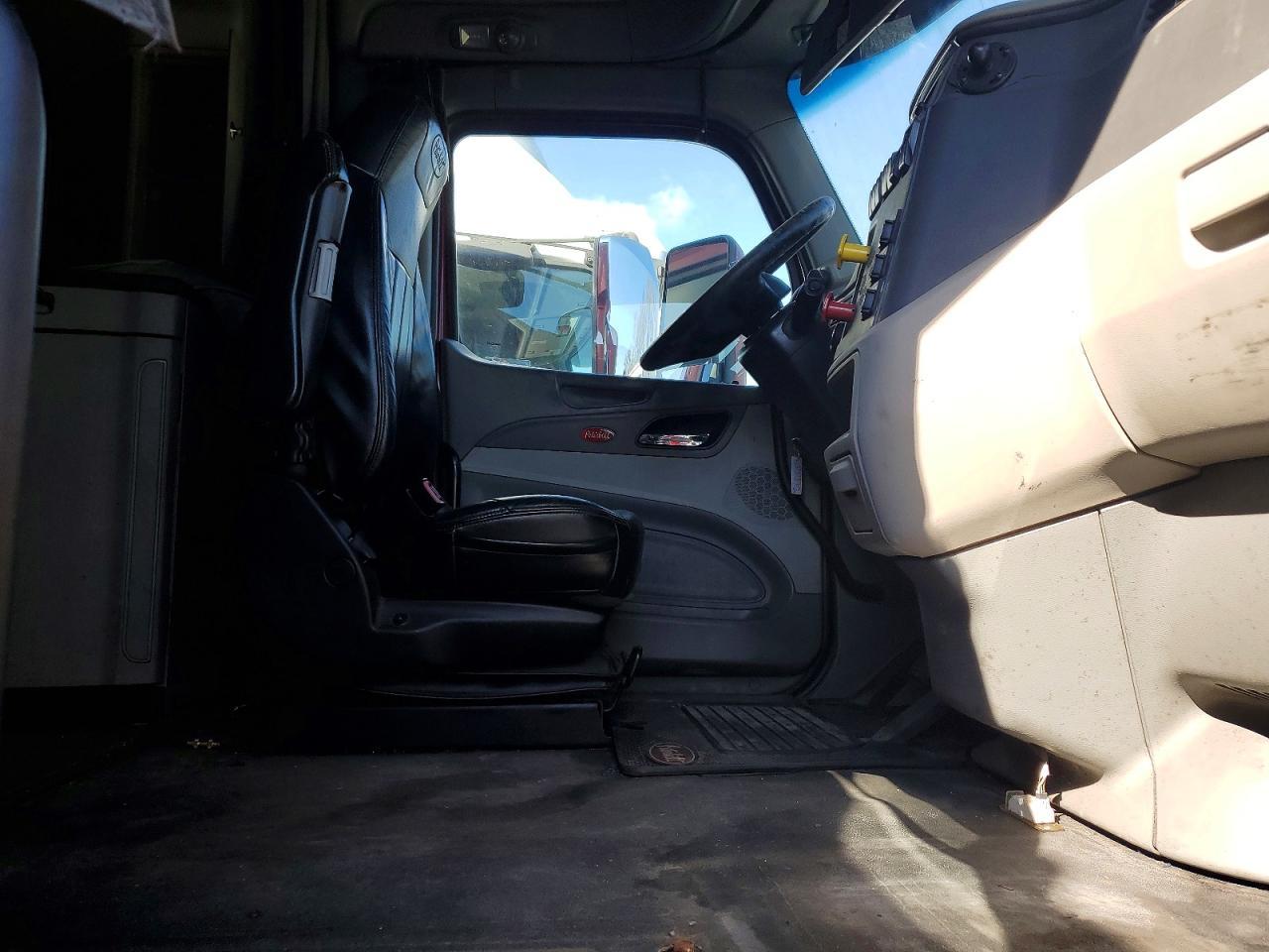 2019 PETERBILT 579