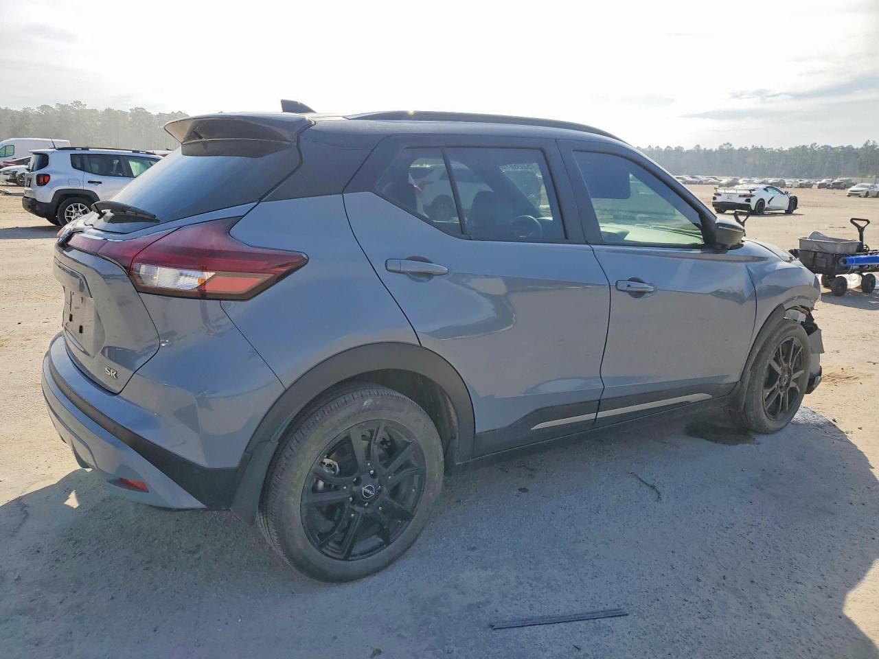 2024 NISSAN KICKS