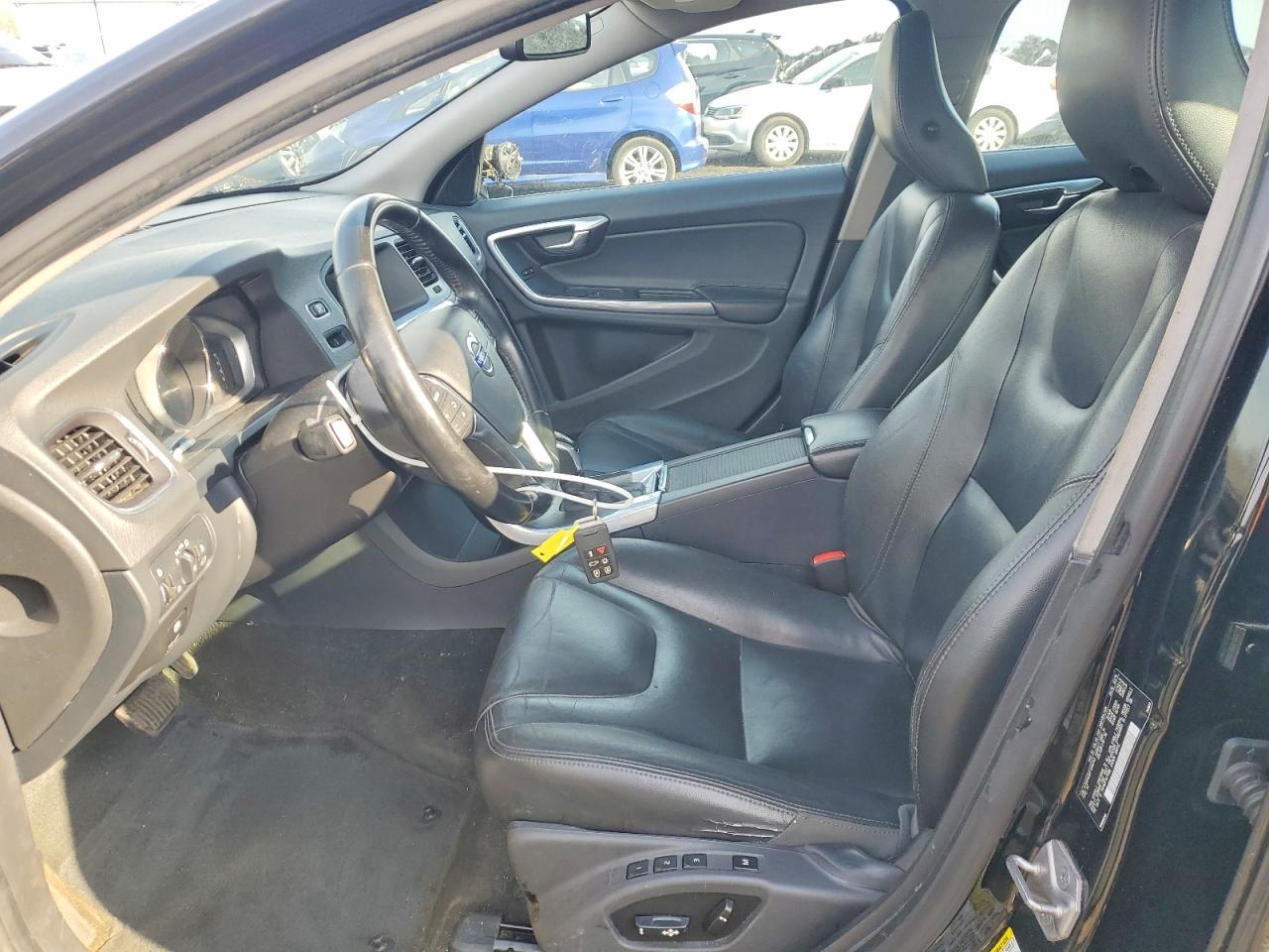 2015 VOLVO V60