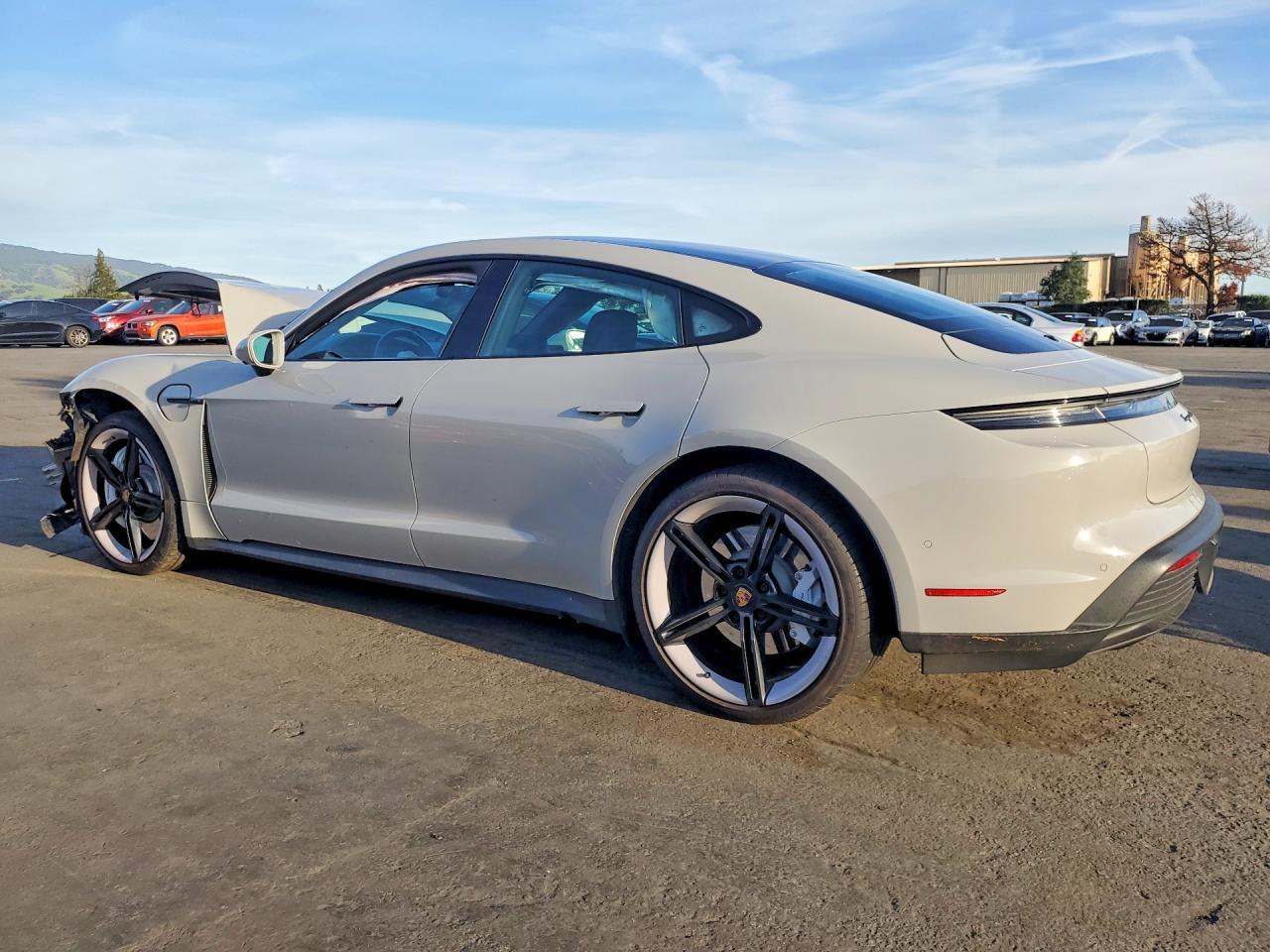 2022 PORSCHE Taycan