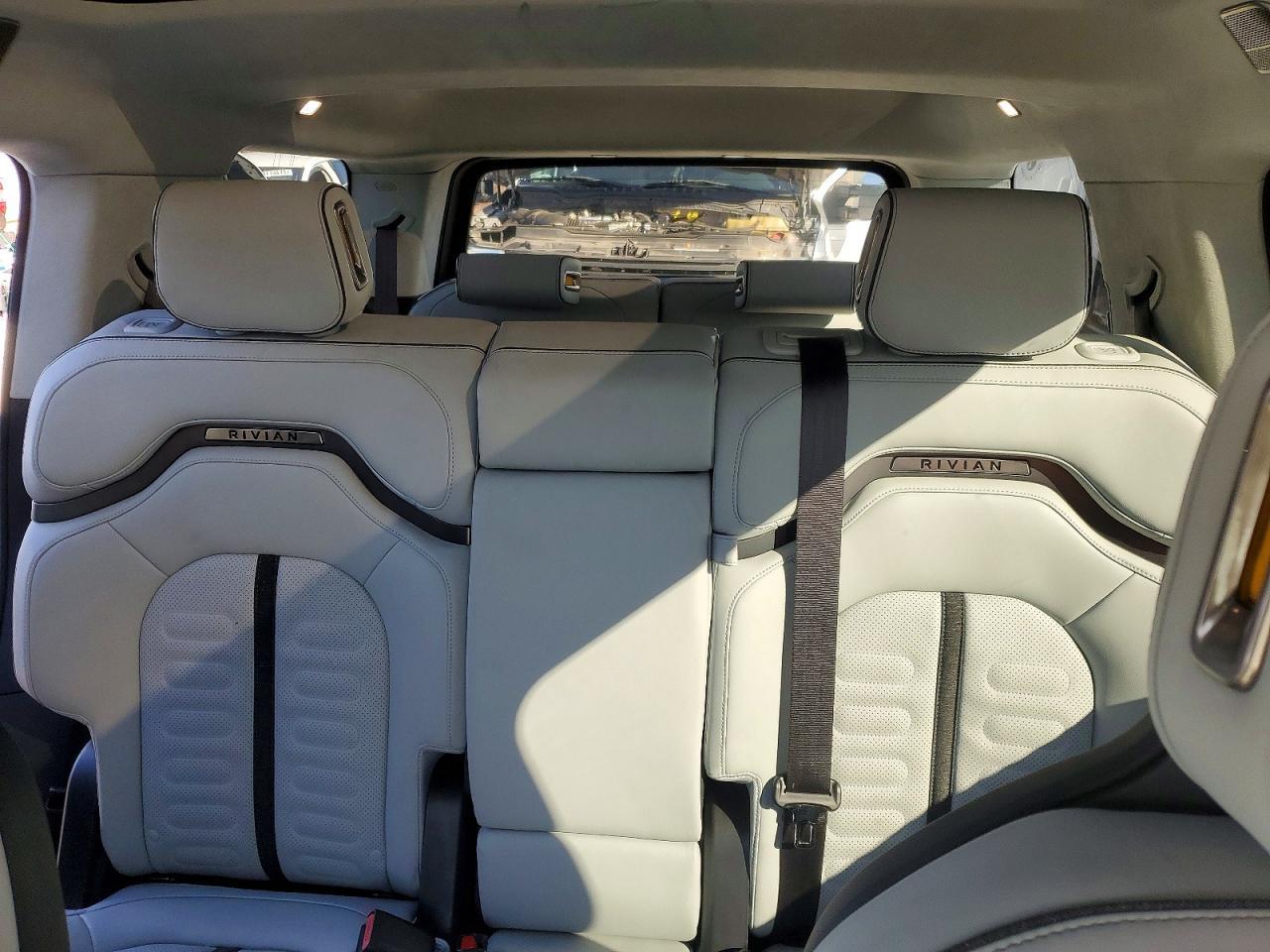 2023 RIVIAN R1s