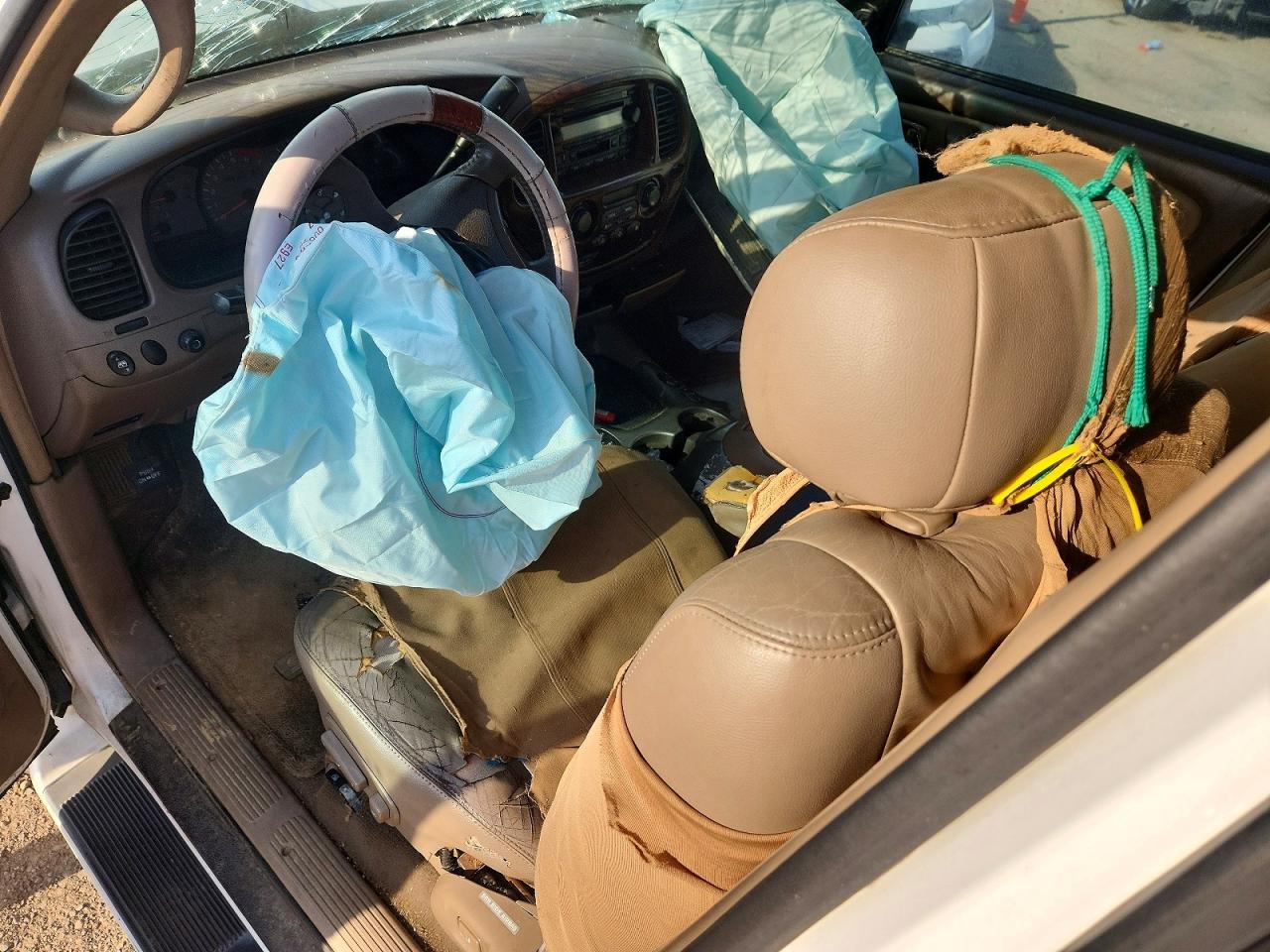 2004 TOYOTA Sequoia