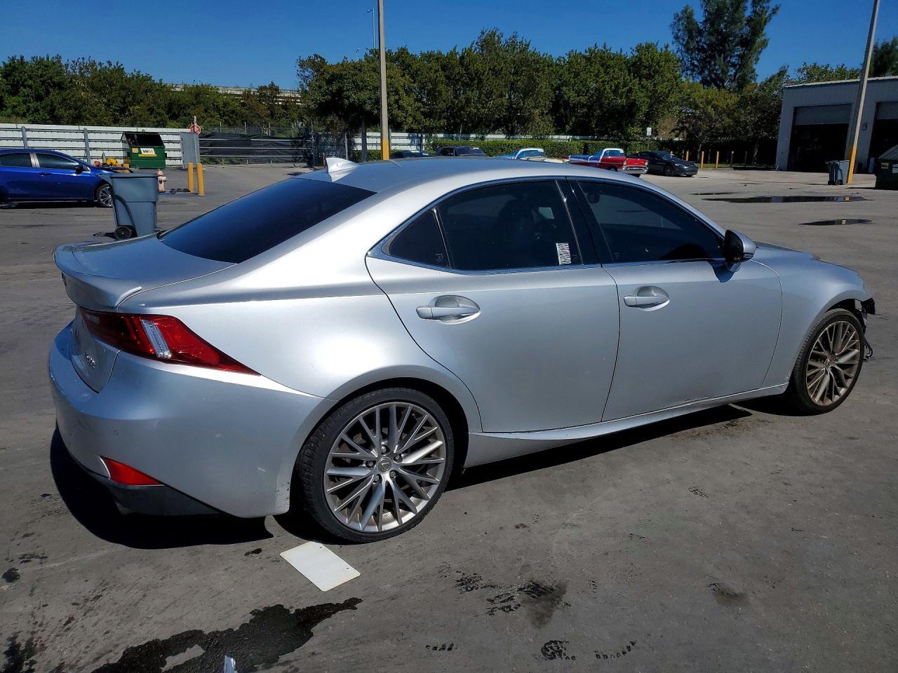 2016 LEXUS IS 200t