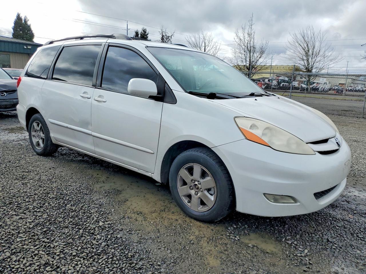 2007 TOYOTA SIENNA