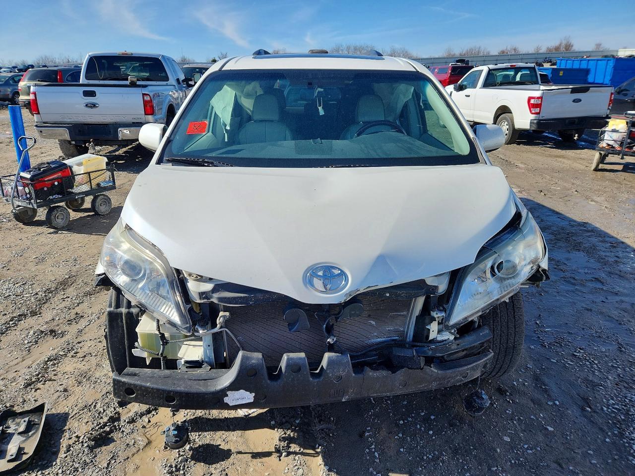 2011 TOYOTA SIENNA