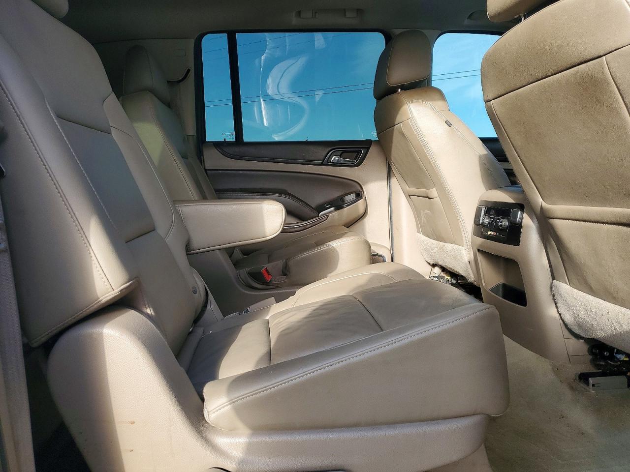 2016 CHEVROLET Suburban
