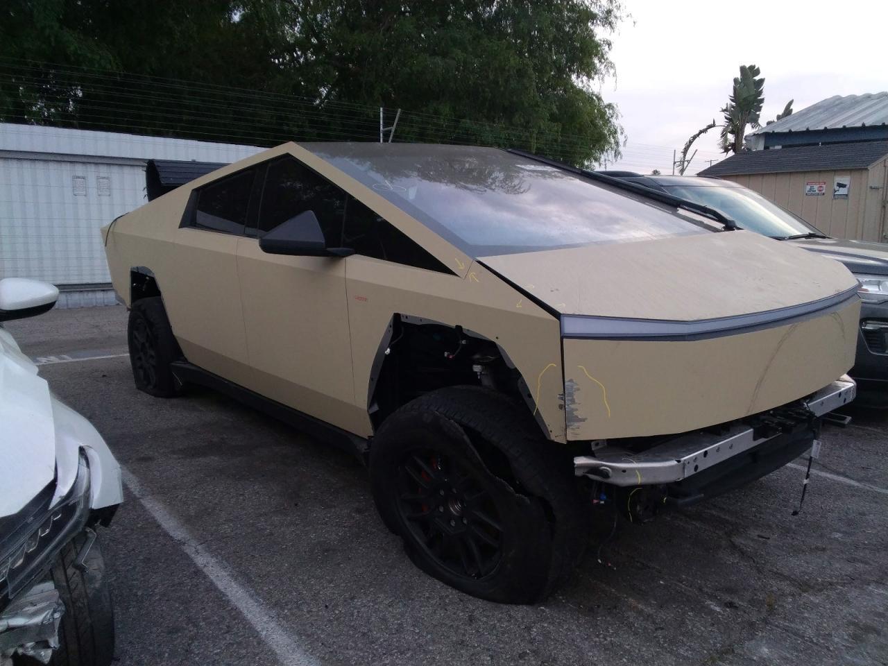 2024 TESLA Cybertruck