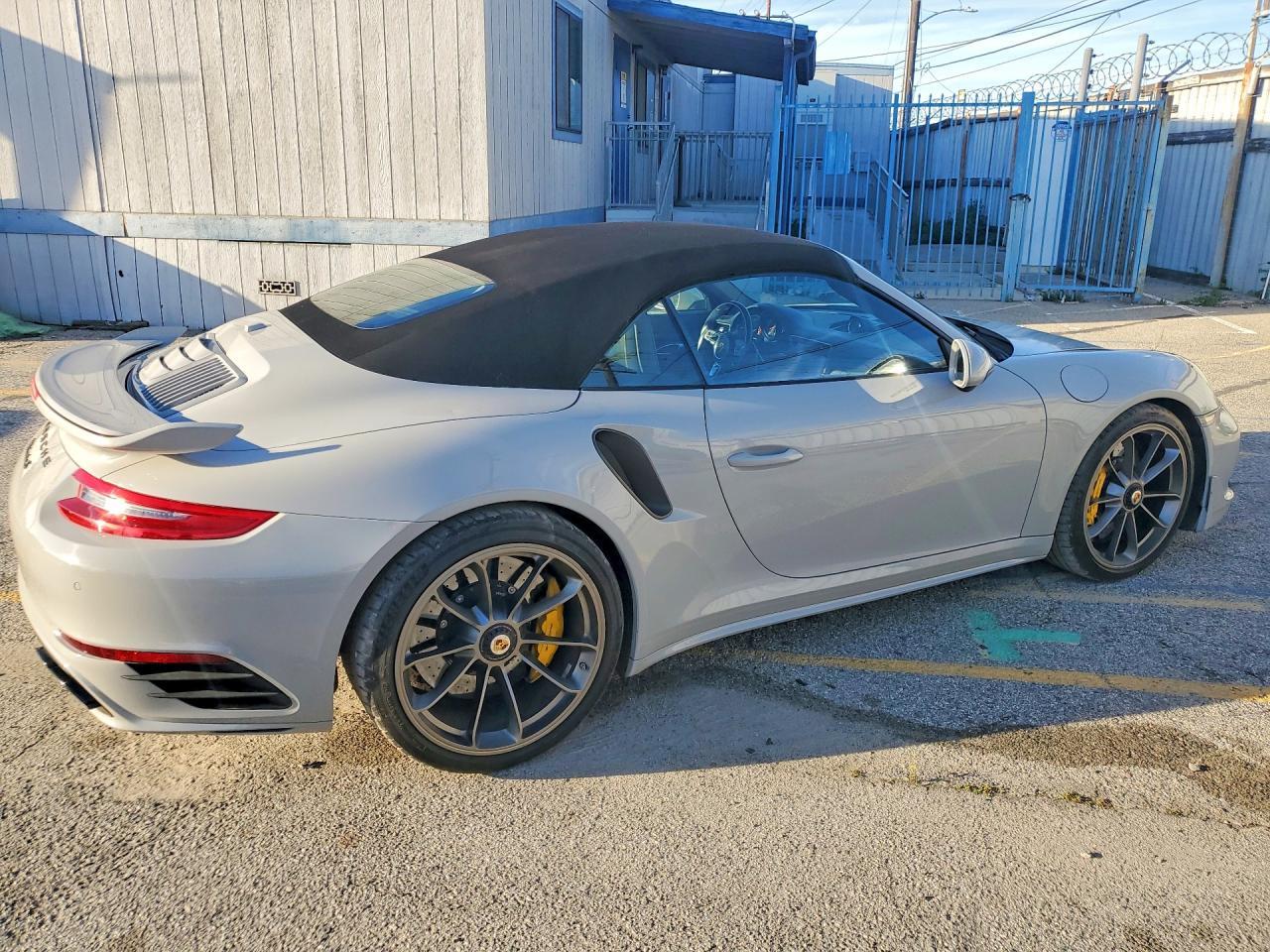 2018 PORSCHE 911