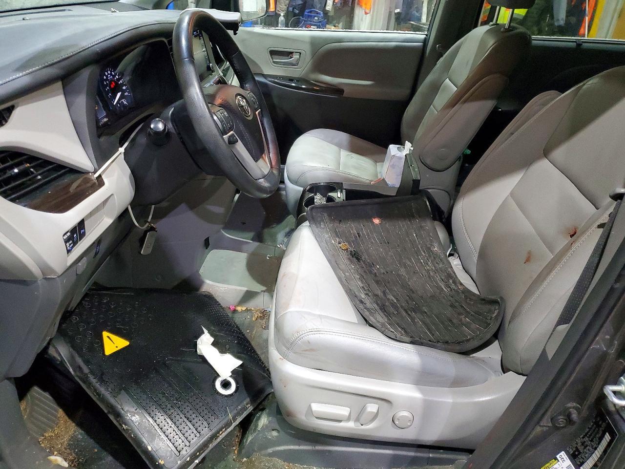 2019 TOYOTA SIENNA