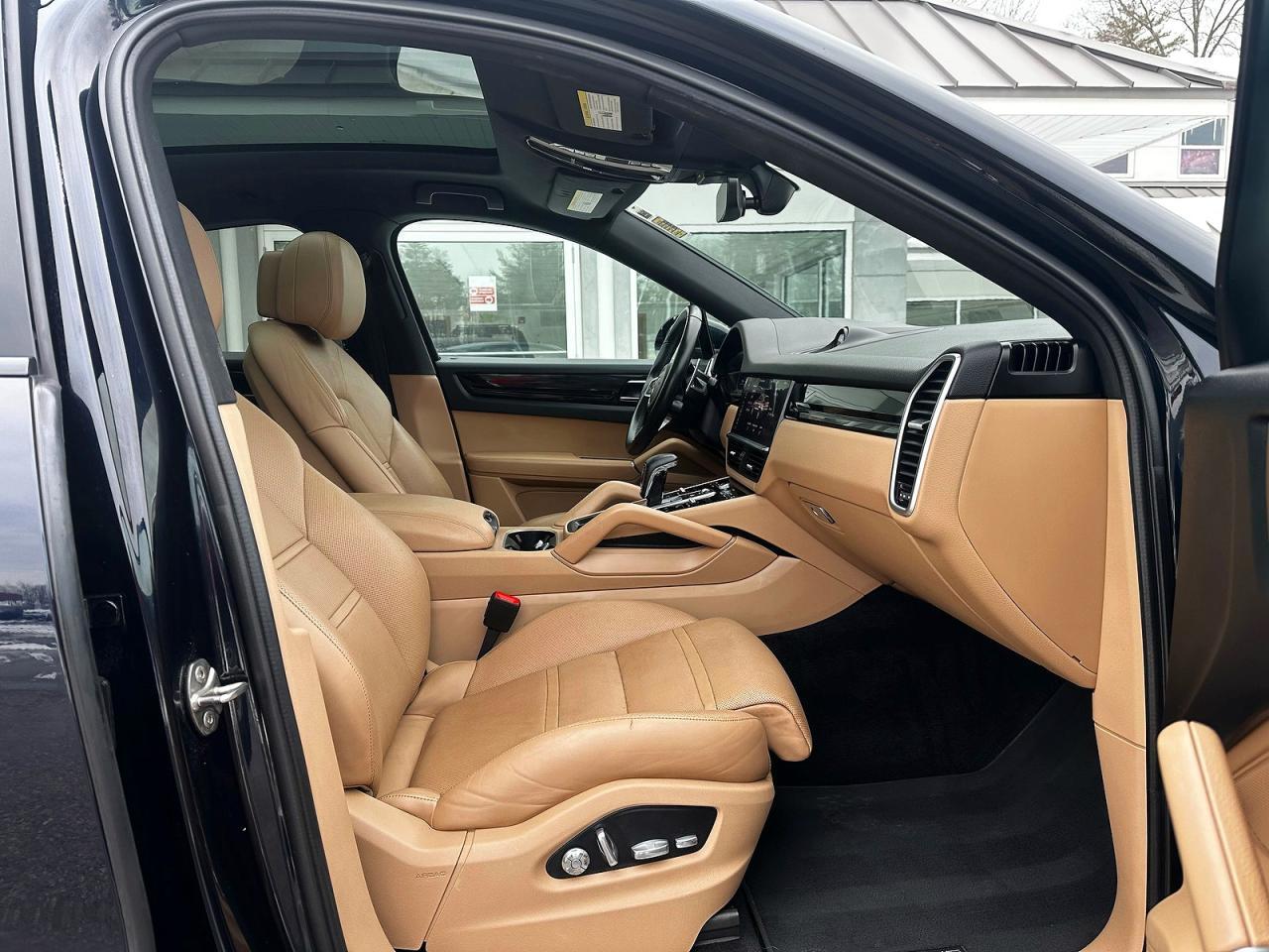 2020 PORSCHE CAYENNE