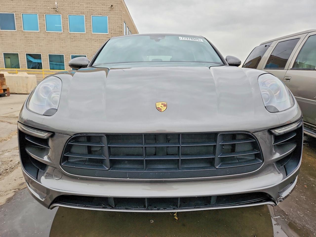 2018 PORSCHE Macan