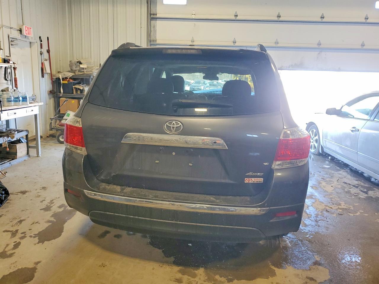 2011 TOYOTA HIGHLANDER