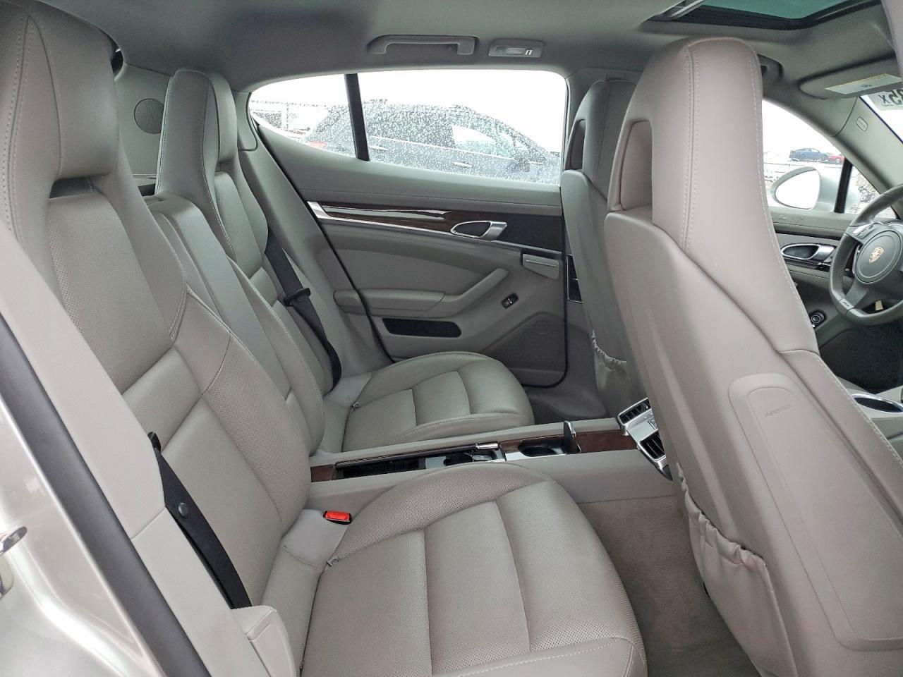 2011 PORSCHE Panamera