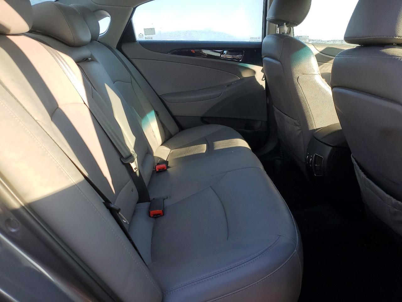 2011 HYUNDAI SONATA