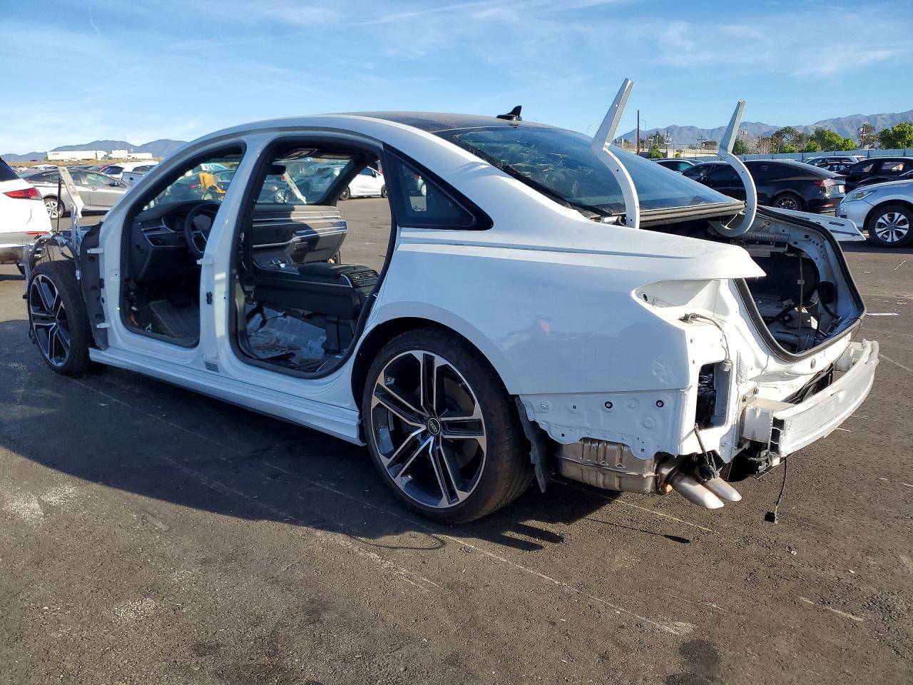 2025 AUDI A8