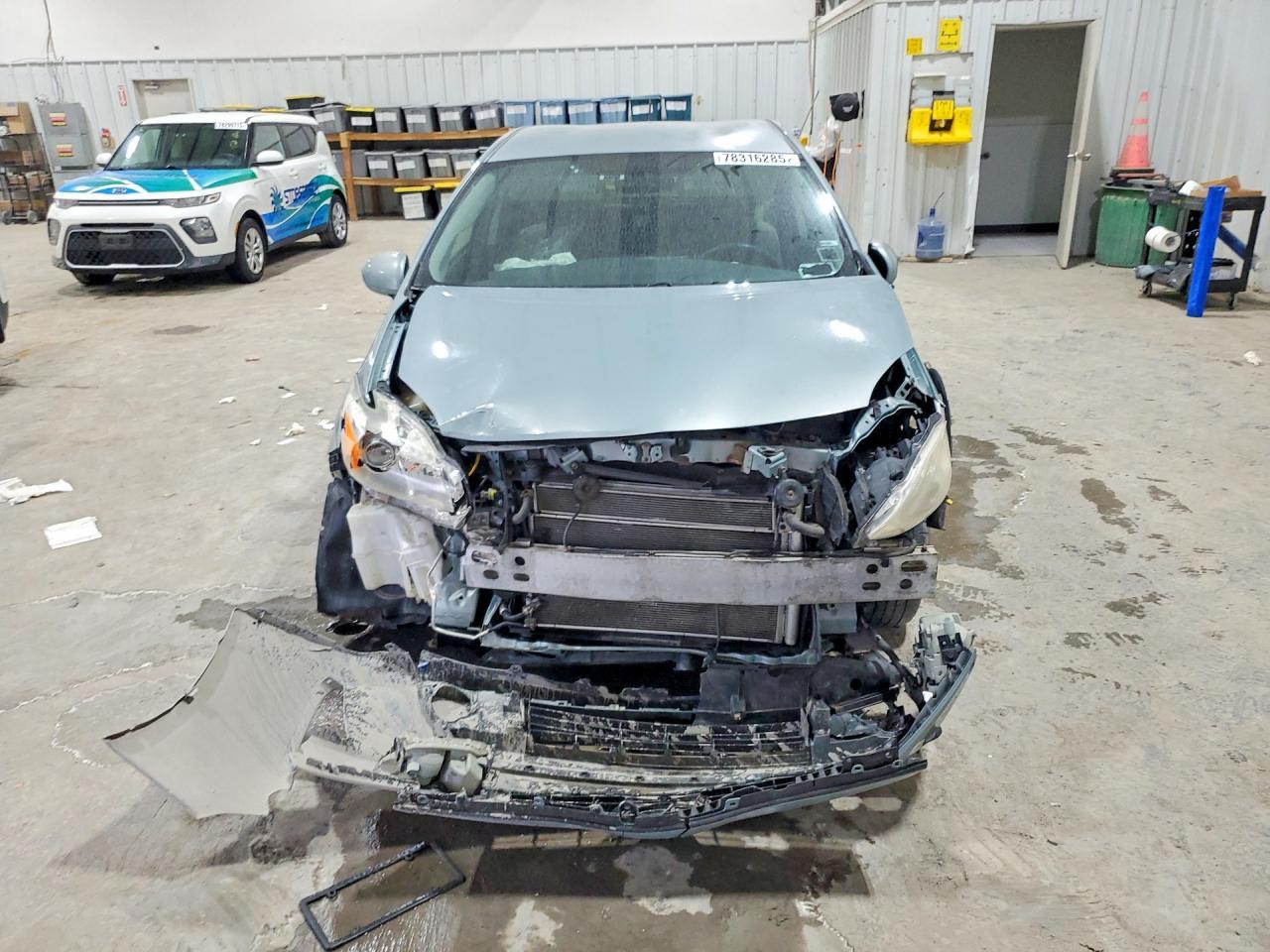 2013 TOYOTA PRIUS