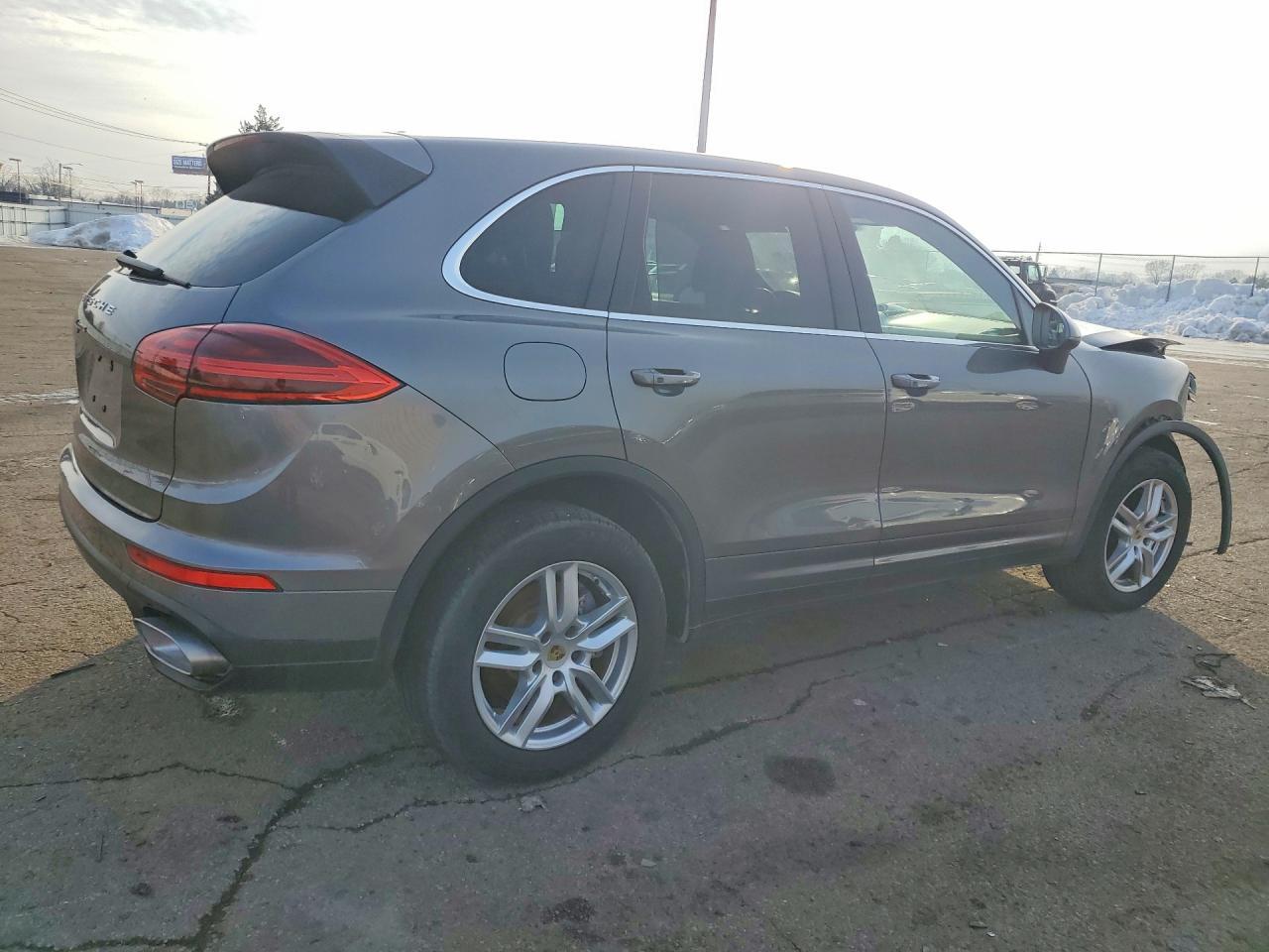 2017 PORSCHE CAYENNE