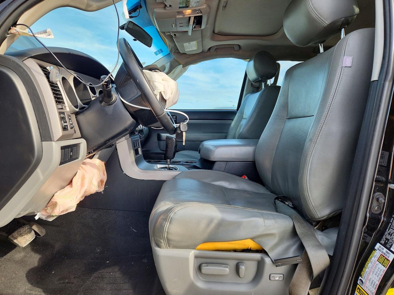 2013 TOYOTA Sequoia