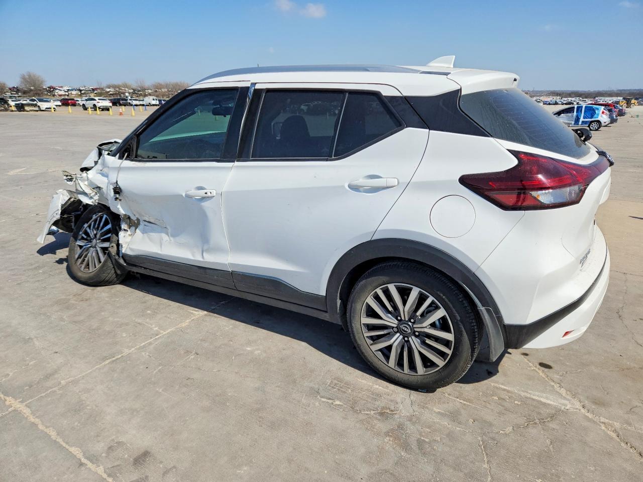 2024 NISSAN KICKS