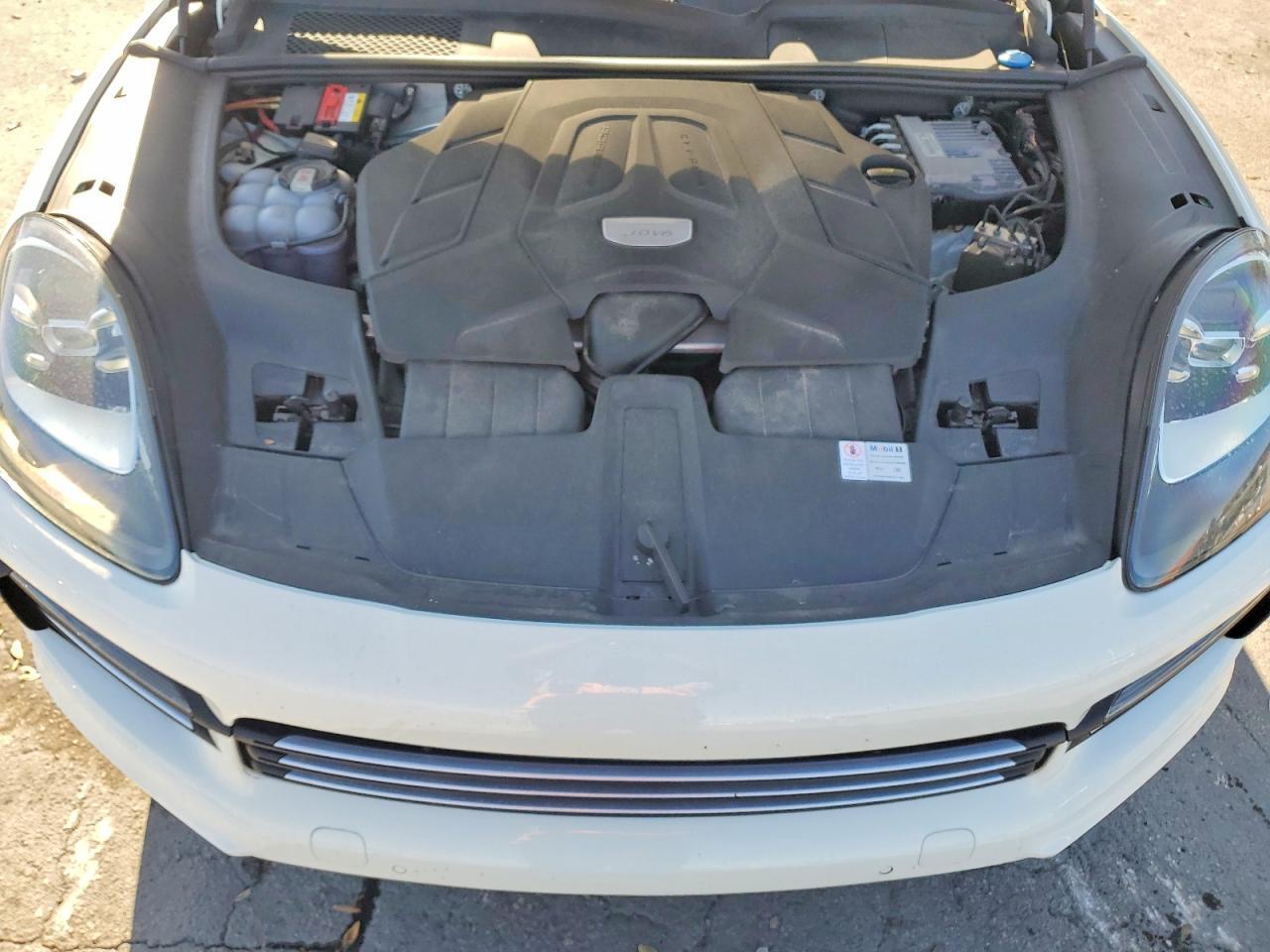 2021 PORSCHE CAYENNE