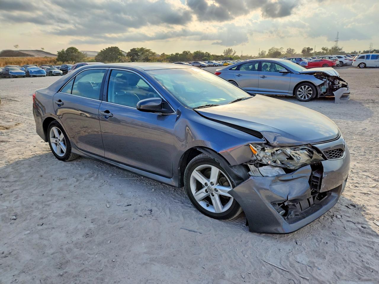 2014 TOYOTA CAMRY