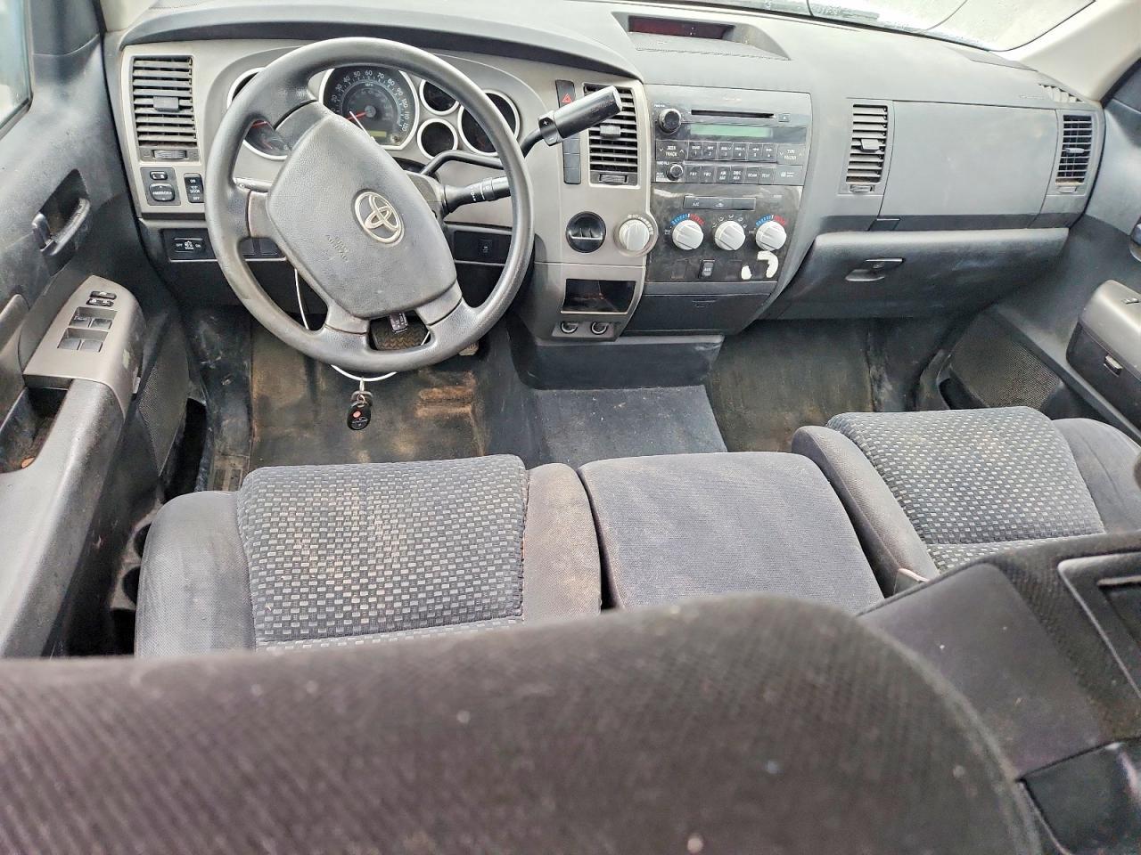 2011 TOYOTA TUNDRA