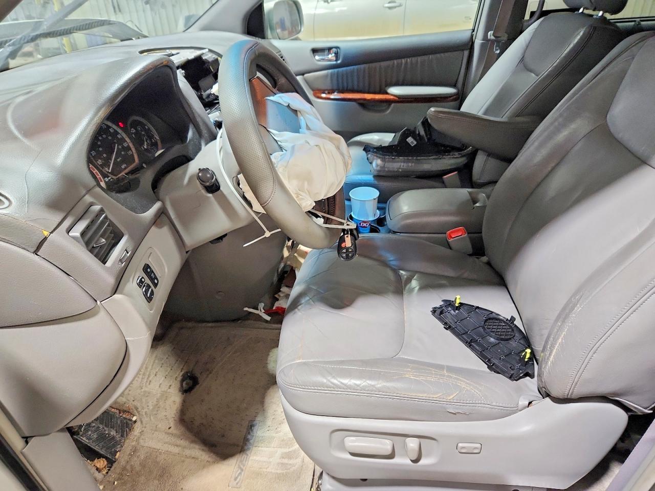 2005 TOYOTA SIENNA