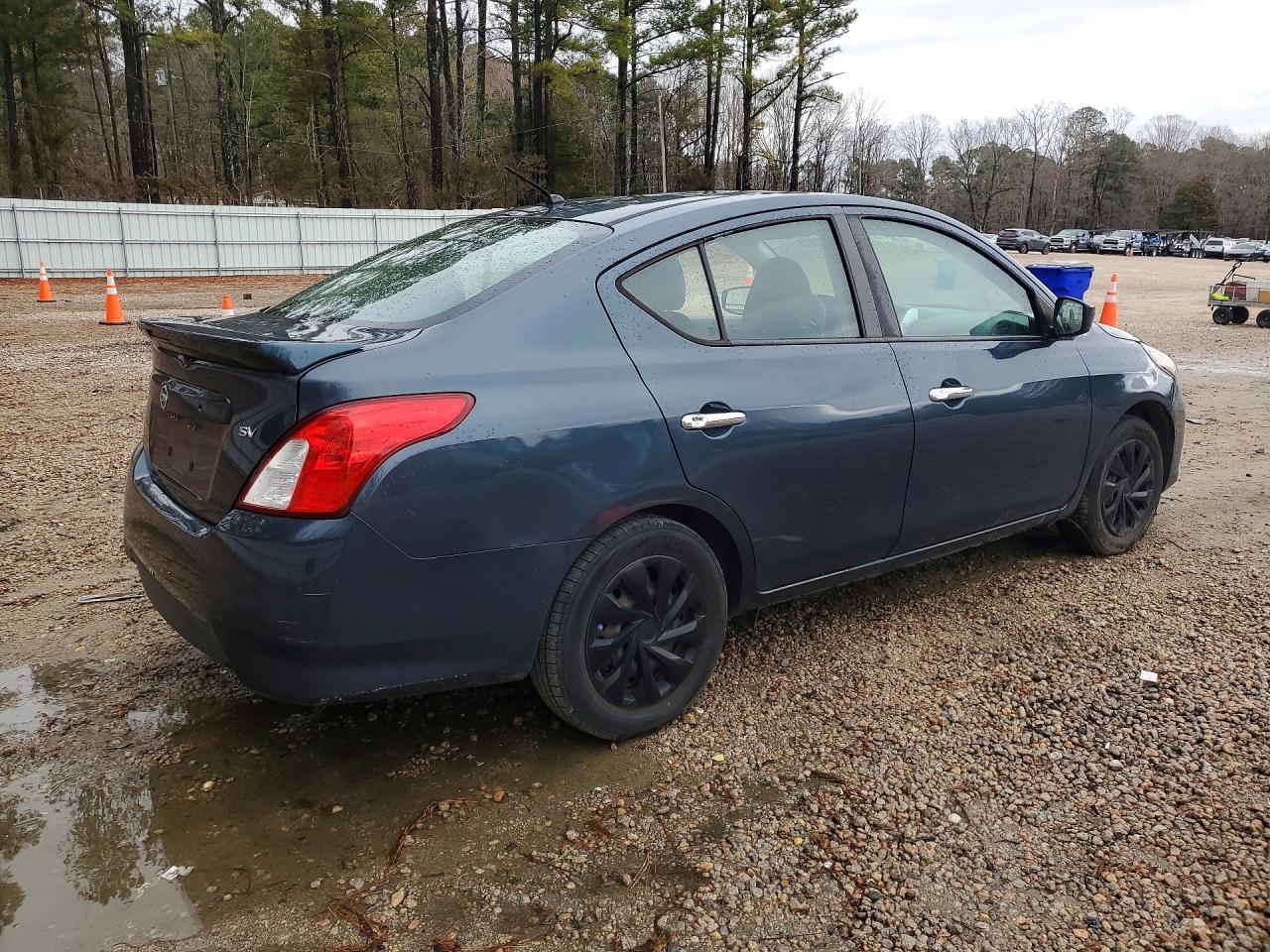 2017 NISSAN VERSA