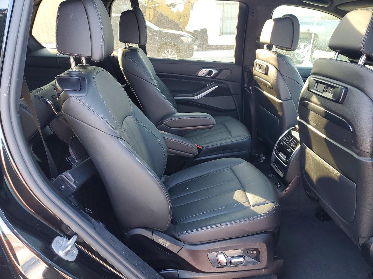 2021 BMW X7