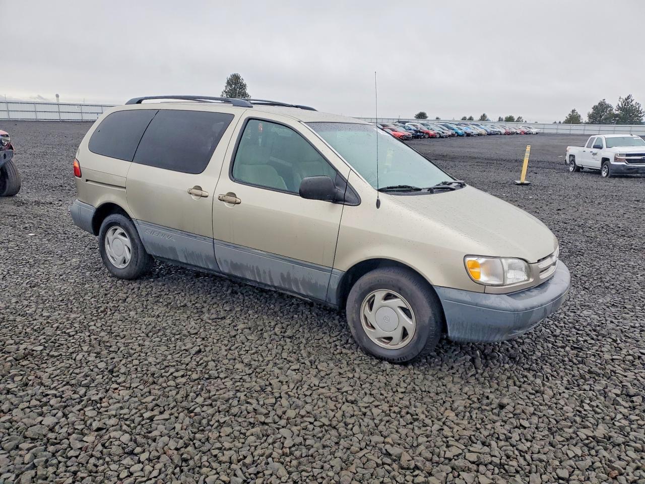 2000 TOYOTA SIENNA