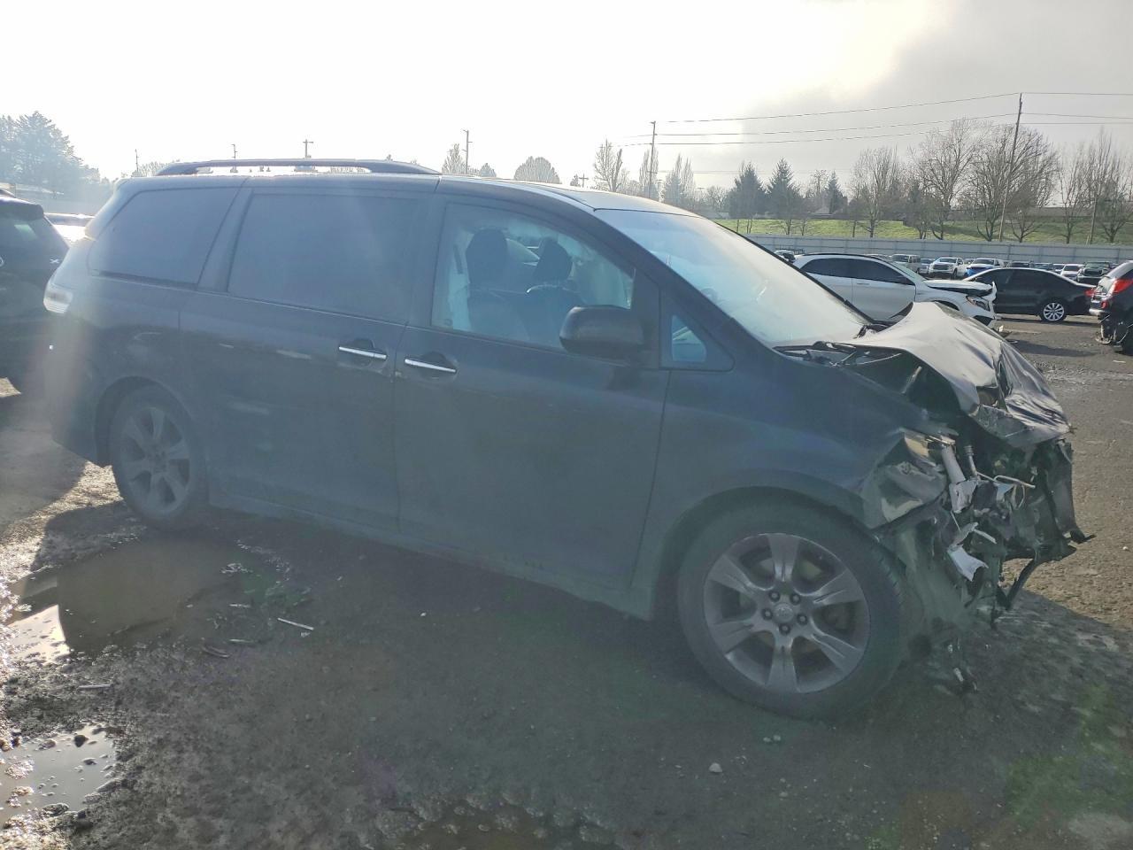 2016 TOYOTA SIENNA