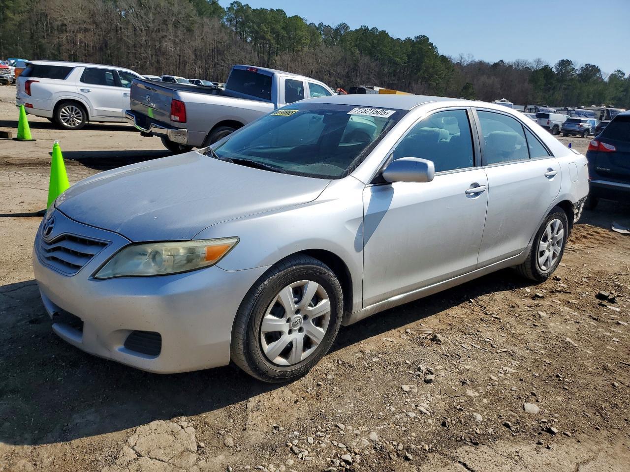 2011 TOYOTA CAMRY